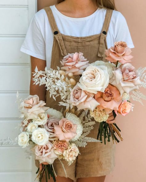 Bridal Bouquet Fall, Festival Bride, Wedding Nails For Bride, Bouquet Of Flowers, Bunch Of Flowers, Bride Bridal, Bridesmaid Bouquet, Wedding Nails, Pretty Flowers