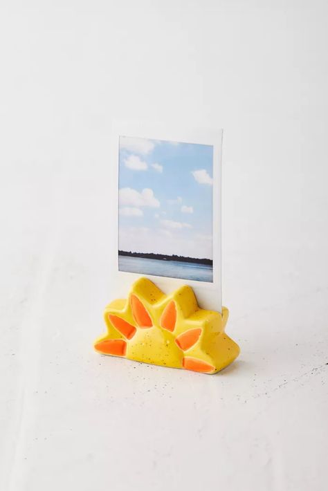 Air Dry Photo Holder, Sun Air Dry Clay, Art Room Essentials, Sun Diy Craft, Diy Home Decor Clay, Airdried Clay Ideas, Clay Poloroid Holder, Diy Clay Picture Holder, Home Clay Projects