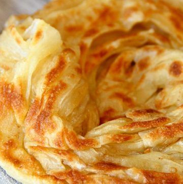 How to Make Roti Canai | El Mundo Eats African Chapati Recipe, Roti Canai Recipe, Singapore Recipes, Caribbean Dishes, Chapati Recipes, Dinner Board, Roti Canai, Indian Breads, Malaysia Food