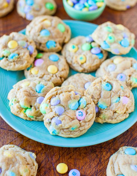 Soft and Chewy M&Ms Cookies M M Cookies, Pudding Cookies, Köstliche Desserts, Easter Dessert, Easter Cookies, Chewy Cookie, Easter Treats, Easter Recipes, Cookie Monster