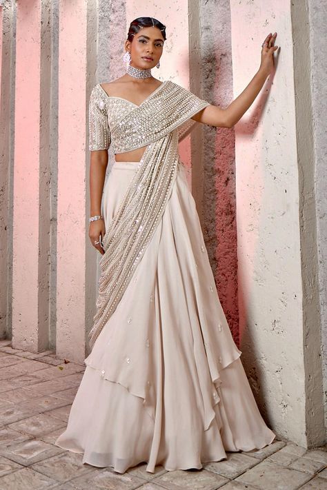 Buy Ivory Georgette Embroidered Floral V Neck Draped Choli And Lehenga Set For Women by Miku Kumar Online at Aza Fashions. Aza Fashion Lehenga, Draped Lehenga, Drape Lehenga, Indo Western Lehenga, Drape Sarees, Tattoo Fashion, Indian Outfits Lehenga, Fancy Sarees Party Wear, Draping Fashion