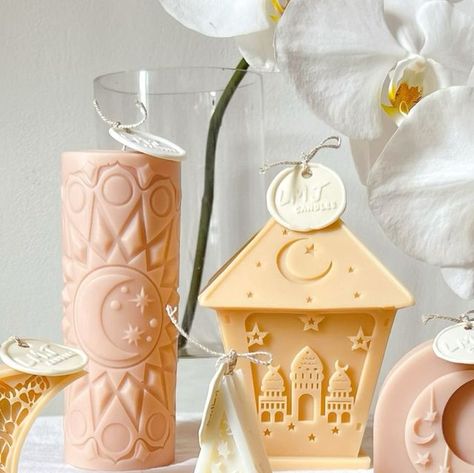 Handcrafted Soy Wax Candles, Homewares, Air Fresheners & More on Instagram: "Embrace Ramadan’s spirit with LMJ Candles’ new Ramadan Collection. Our handcrafted soy candles, shaped like moons, stars, lanterns, and arches, bring the serene beauty of the holy month into your home. Now available online!  Handcrafted soy candles, homewares, air fresheners & more, available at lmjcandles.com.au. Shipping internationally to selected countries. Link in bio!  ✅Follow @lmjcandles for more!   .  .  .  .  #handmadecandles #ramadandecorations #soycandles #decorativecandles #eid #ramadan #ramadancollection #eiddecor #eidvibes #candleobsessed #scentedcandles #ramadandecor #eidgifts #homedecor #eidcollection #lmjcandles #eidmubarak #holymonth #homefragrance #madeinaustralia #sculpturalcandles #pillarcandl Ramadan Candles, Ramadan Ornaments, Ramadan Lantern Design, Ramadan Resin Art, Ramadan Collection, Arabic Incense Burner, Moon Candle, Eid Ramadan, Star Candle