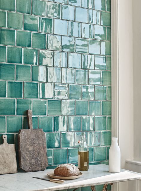 Kitchen Backsplash Ideas Cheap, Diy Kitchen Backsplash Ideas, Kitchen Wall Tiles Backsplash, Aqua Tiles, Cheap Cabinets, Backsplash Patterns, Patterned Tile Backsplash, Beautiful Backsplash, Green Tiles