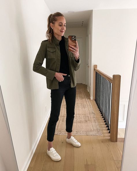 Women's Office Outfits, Olive Jacket Outfit, Olive Green Jacket Outfits, Military Jacket Outfits, Utility Jacket Outfit, Green Jacket Outfit, Fall Outfit Casual, Green Jean Jacket, Chic Fall Outfit