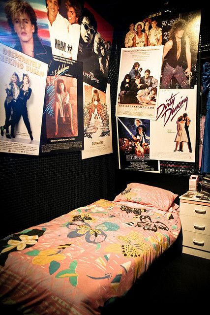 80's bedroom. I LOOOOVE the posters!!!! And I had that bedside table. 80s Style Bedroom, 80s Teen Bedroom, 80’s Bedroom, 80's Bedroom, Bedroom 80s, 80s Room Aesthetic, 80s Bedroom Ideas, 80s Bedroom Aesthetic, 80s Room