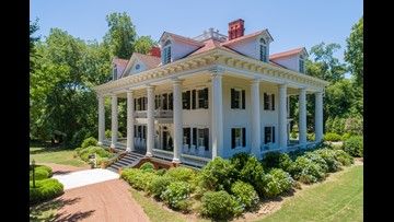 Built In 1836, The 'Gone with the Wind' Mansion Hits The Auction Block Inside Mansions, Atlanta Mansions, Covington Georgia, Antebellum Homes, Margaret Mitchell, Garden Estate, Old Abandoned Houses, Victorian Interiors, Old Mansions