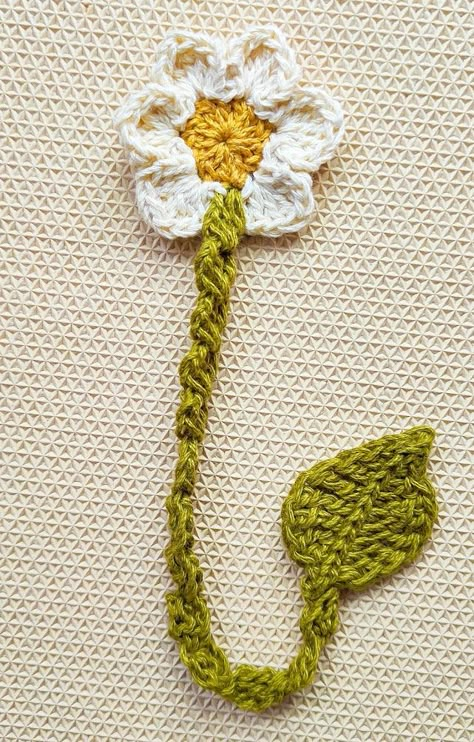 Raji's Craft Hobby: Simple Crochet Daisy Flower Bookmark Flower Book Mark Crochet, Crochet Book Mark Flower, Crochet Daisy Bookmark Pattern Free, Crochet Flower Book Mark, Flower Crochet Bookmark Pattern, Free Crochet Bookmark Patterns Simple, Crochet Bookmarks Free Patterns Flower, Daisy Bookmark Crochet, Crochet Flower Bookmark Pattern