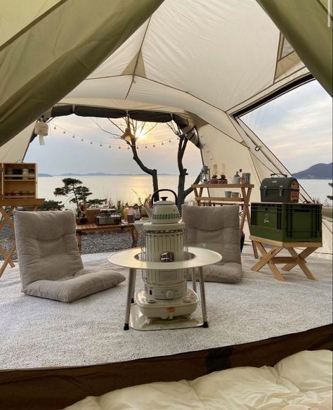 Aesthetic Tent Ideas, Cozy Camping Tent Interior, Cozy Tent Aesthetic, Camping Tent Aesthetic, Glamping Aesthetic, Inside Glamping Tent, Tents Camping Glamping, Glam Camping, Cozy Camping