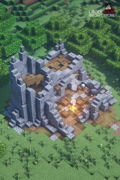 Minecraft Building Ideas Ruins, Minecraft Ruined City, Minecraft Haunted Castle, Castle Ruins Minecraft, Minecraft Abandoned Castle, Minecraft Castle Ideas Easy, Overgrown Castle Minecraft, Trail Ruins Minecraft, Ruined Minecraft Builds