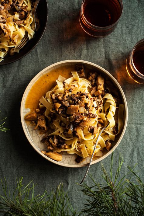 Vegan Mushroom Stroganoff Salad With Lentils, New Potato Salad, Vegan Mushroom Stroganoff, Herb Dressing, Eggs Recipes, Quinoa Burgers, Mushroom Stroganoff, Cooking Cream, Vegan Mushroom