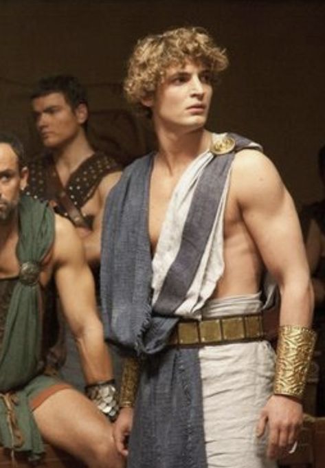 Greek Male Costume, Ancient Greece Fashion Men, Greek Aesthetic Fashion Men, Ancient Greek Fashion Men, Apollo Halloween Costume, Chiton Greek Male, Greek Man Aesthetic, Greek Mens Fashion, Achilles Costume