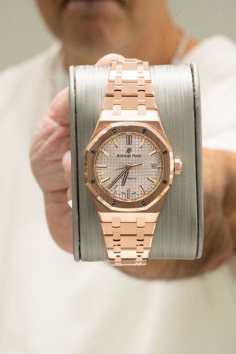 Piguet Watch Women, Audemars Piguet Royal Oak Women, Audemars Piguet Rose Gold, Piguet Watch, Pretty Watches, Van Cleef And Arpels Jewelry, Audemars Piguet Watches, Rolex Watches Women, High End Jewelry