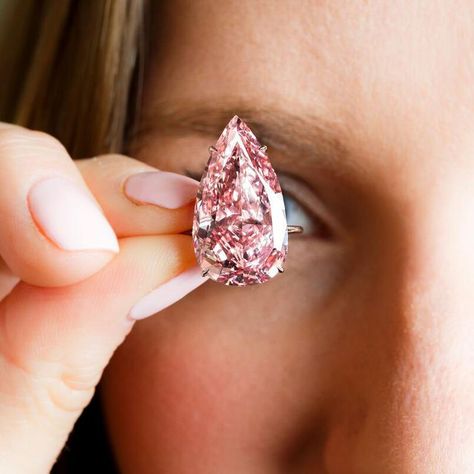 You won’t believe your eyes when you read our round-up of the most expensive sales of jewelry in auction history. Pink Star Diamond, Most Expensive Ring, Fancy Pink Diamond Ring, Pink Diamond Jewelry, Argyle Pink Diamonds, Expensive Diamond, Pink Diamond Ring, Flawless Diamond, Pink Diamonds