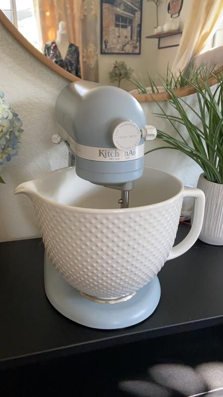 Dreamy Kitchenaid mixer Kitchen Aid Appliances Kitchenaid, Kitchenaid Mixer Aesthetic, Kitchenaid Aesthetic, Kitchenaid Mixer Decor Ideas, Kitchenaid Mixer Recipes, Kitchenaid Products, Kitchenaid Bowl, Kitchen Ideals, Fancy Kitchens