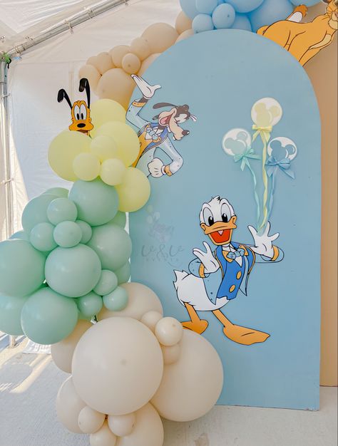 Have a magical birthday for uour little one! The possibilities with this disney inspired backdrop are endless.. 🏰 . . . #balloons #backdrop #firstbirthdayparty #disney #partydecorations #partythemes #partyideasforkids #childrensbirthday #balloongarland #balloondecor #balloonartist #globos #cumpleaños #infantiles #fiestas Disney Balloon Arch, 1st Birthday Backdrop Ideas, Donald Duck Party, Have A Magical Birthday, Birthday Backdrop Ideas, 1st Birthday Backdrop, Balloons Backdrop, Duck Party, Disney Balloons