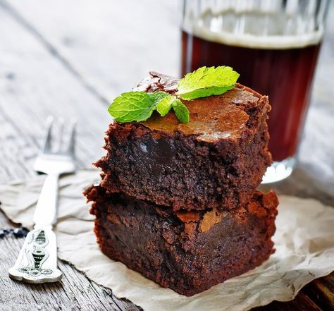 Recettes de gâteau au chocolat facile au micro ondes Dessert Micro Onde, Homemade Fudge Brownies, Microwave Chocolate Cakes, Gluten Free Chocolate Brownies, Gluten Free Brownies Recipe, Fudge Brownie Recipe, Easter Egg Cake, Dairy Free Brownies, Gluten Free Brownies