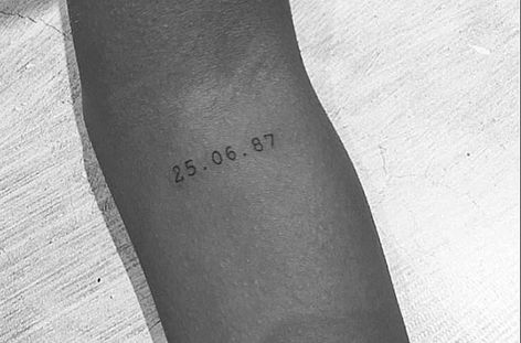 Fine Line Birth Date Tattoo, Dainty Birthday Tattoo, Delicate Date Tattoo, Fine Line Date Tattoo Ideas, Fine Line Year Tattoos, Small Year Tattoos For Women, Cute Date Tattoos, Tattoo Ideas Birthday Date, Small Tattoos Dates