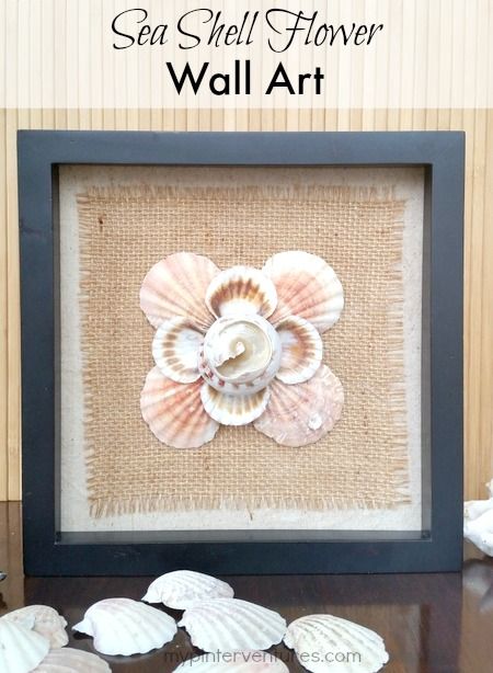 Seashell flower wall art #TriplePFeature Florida Crafts, Beach Shadow Boxes, Seashell Shadow Boxes, Seashell Wall Decor, Coastal Diy, Seashell Artwork, Clock Diy, Seashell Projects, Diy Shadow Box