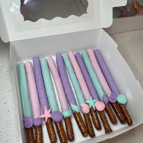 Mermaid Pretzel Rods, Mermaid Pretzels, Mermaid Theme Dessert Table, Under The Sea Gender Reveal, Sea Gender Reveal, Mermaid Party Treats, Mermaid Dessert Table, Mermaid Treats, Birthday Mermaid Theme