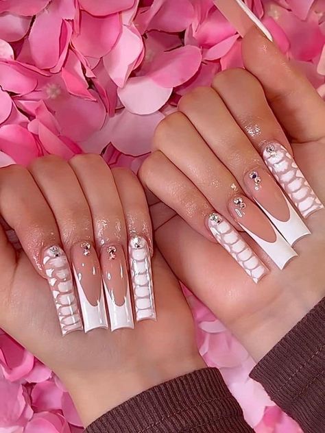 Trending Nail Ideas, Almond Acrylic Nail, Nail Art Fall, Trending Nail Art, Almond Acrylic, Tapered Square Nails, Spring Acrylic Nails, Red Acrylic Nails, Tapered Square