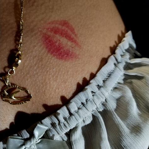 Lipstick kiss, gold necklace Kiss Necklace, Lipstick Kiss, Gold Necklace, Kiss, Gold