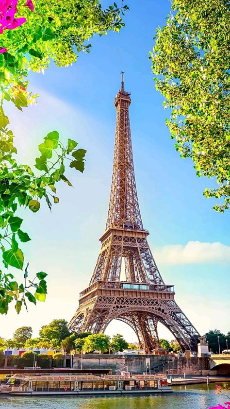 Paris Aesthetic Wallpaper, Paris Photography Eiffel Tower, Torre Eiffel Paris, Eiffel Tower Art, Paris Tower, Paris Travel Photography, Eiffel Tower At Night, Things To Do In Paris, Paris Tour Eiffel