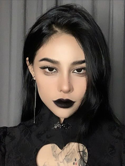 Dark Chinese Makeup, Goth Soft Makeup, Goth Makeup Black Lipstick, Black Lipstick Makeup Looks, Black Lipstick Aesthetic, Asian Goth Makeup, Vamp Makeup Look, Marceline Makeup, Black Lipstick Looks