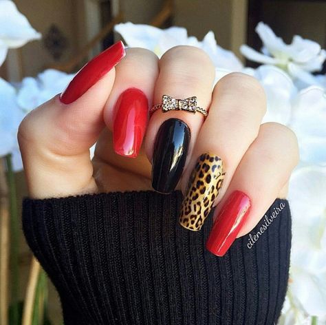 Red & black nails, leopard print nail art accent Red Leopard Nails, Red Black Nails, Red Acrylic Nails, Valentine Nail Art, Prints Ideas, Leopard Print Nails, Nail Designs Valentines, Leopard Nails, Animal Print Nails