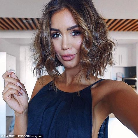 Pia Muehlenbeck sizzles in a racy photo flaunting her pert derrière #dailymail Pia Muehlenbeck Hair, Pia Muehlenbeck, The Lob, Prom Hair Medium, Best Hairdresser, Prom Hair Updo, Front Hair Styles, Hair Crush, Hair Inspo Color