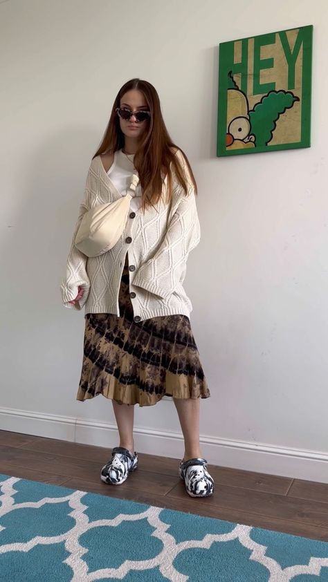 Marble Crocs Outfit, Marble Crocs, Crocs Outfit, Chunky Cardigan, Ootd Fashion, Midi Skirt, Fashion Blogger, Crossbody Bag, Tie Dye