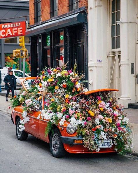 50 Most Fascinating Photos that are Just Sheer Awesomeness - Wow Gallery Car With Flowers, Image Nature, Mors Dag, Instagram Beauty, Deco Floral, Spring Has Sprung, Flower Market, Flower Child, Ikebana