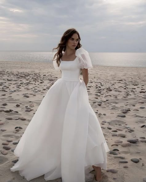 Wedding Dress With Puff Sleeves, Square Neckline Wedding Dress, Layered Wedding Dresses, Fluffy Wedding Dress, Puff Sleeve Wedding Dress, Puffy Wedding Dresses, Best Wedding Dress, Organza Wedding Dress, Puffy Skirt