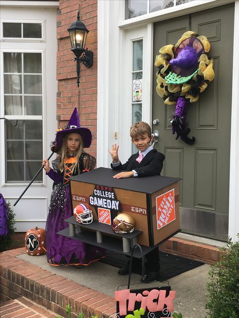 ESPN College Gameday Costume Espn Trunk Or Treat Ideas, Keymaster And Gatekeeper Costume, Game Show Halloween Costumes, College Game Day Trunk Or Treat, Twister Board Game Trunk Or Treat, Board Game Halloween Costumes Diy, Pickle Costume, November Crafts, Halloween 2019