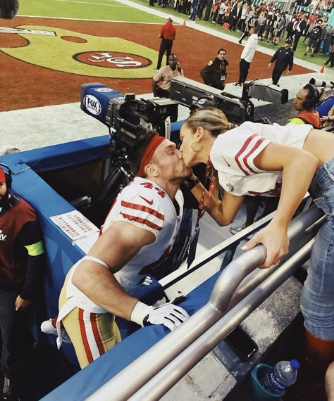 Kristin Juszczyk, Football Cheerleader Couple, Kyle Juszczyk, Nfl Wife, Nfl Wives, Lots Of Kisses, Footballers Wives, Football Girlfriend, Football Couples