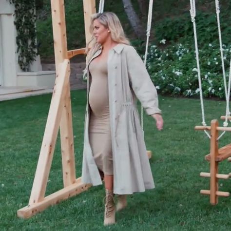 Kim Kardashian Pregnant Style, Kardashians Pregnant, Kardashian Pregnant Style, Khloe Kardashian Pregnant, Winter Dressy Outfits, Kardashian Pregnant, Kim Kardashian Pregnant, Cute Pregnant, Pregnancy Slay