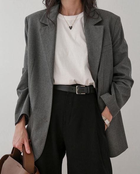 Tomboy Business Casual Outfits, Tomboy Fall Outfits, Gray Blazer Outfit, Corporate Fits, Gray Shirt Outfit, Stylish Images, White Tops Outfit, Money Aesthetics, Tomboy Aesthetic