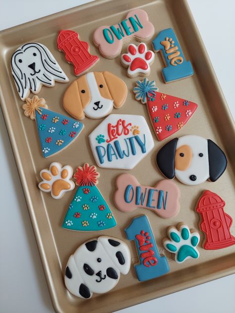 Dog B Day Ideas, Dog Party Cookies Decorated, 1st Birthday Party Puppy Theme, 2nd Birthday Dog Party, Dog Themed Birthday Party Cookies, Two Let The Dogs Out Party Cookies, Spot The Dog Themed Birthday Party, Dog Birthday Party Cookies, Puppy Theme Cookies