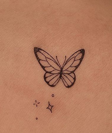 Henna Butterfly, Stranger Things Tattoo, Small Henna Designs, Cute Henna Designs, Evil Eye Tattoo, Cute Henna, Tato Henna, Matching Sister Tattoos, Henna Tattoo Hand