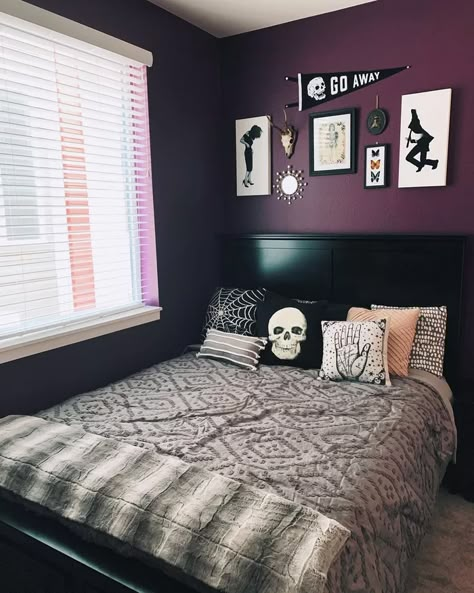 Dark Purple Walls Bedroom, Purple And Black Bedroom Ideas, Purple Accent Wall Bedroom, Black And Purple Bedroom, Purple Wall Bedroom, Dark Purple Room, Dark Purple Bedroom, Purple Bedroom Walls, Dark Purple Walls