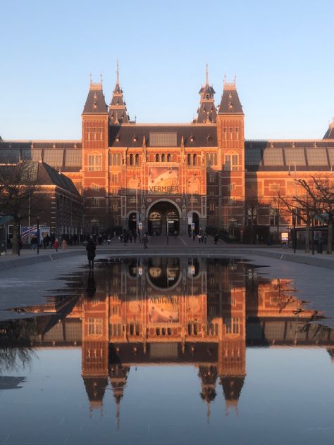 #amsterdam #tourist #monument #rijksmuseum #goldenhour Amsterdam Tourist, Europe Cities, Mr Worldwide, Life In The City, Famous Buildings, Europe Trip, Europe Travel, Holland, Monument