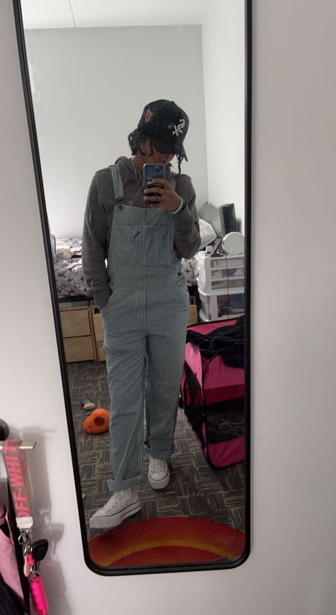 Overall With Hoodie, Overalls And Hoodie Outfit, Hoodie And Overalls Outfit, Style Overalls, Overalls Outfit, Tomboy Outfits, Hoodie Outfit, 90s Fashion, Harem Pants