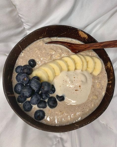 Cinnamon Overnight Oats, Oatmeal Ideas, Pretty Breakfast, Easy Recipes For Beginners, Low Cal Recipes, Food Aesthetics, Cinnamon Banana, Love Eat, Yummy Eats