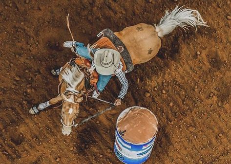 Barrel Racing Aesthetic, Barrel Racing Photography, Barrel Racing Photos, Pole Bending, Foto Cowgirl, Rodeo Time, Cute Horse Pictures, Barrel Racing Tack, Barrel Racing Horses