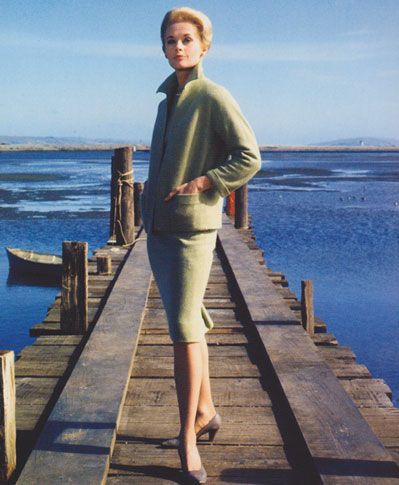 Tippi Hedren in her green dress and coat ensemble designed by Edith Head Tippy Hedren, The Birds Movie, Edith Head Fashion, Hitchcock Movies, Tippi Hedren, Bird Fashion, Alfred Hitchcock Movies, Hitchcock Film, Kim Novak