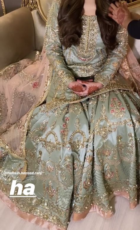 Mnr Bridal Dress, Pastel Mehndi Outfit, Green Nikkah Dress Pakistani Bridal, Mint Green Nikkah Dress, Green And Gold Pakistani Bridal Dress, Gharara For Nikkah, Nikkah Gharara, Mint Green Pakistani Bridal Dress, Bridal Gharara