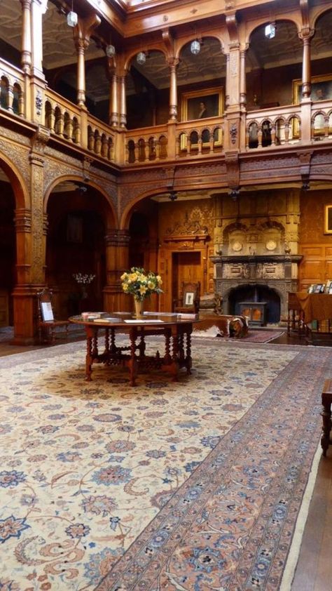 Historic Georgian Interiors, Fantasy Court Room, Castle Style House, Stokesay Court, English Manor Houses Interior, Wooden Paneling, Manor House Interior, Manor Interior, Interior Images