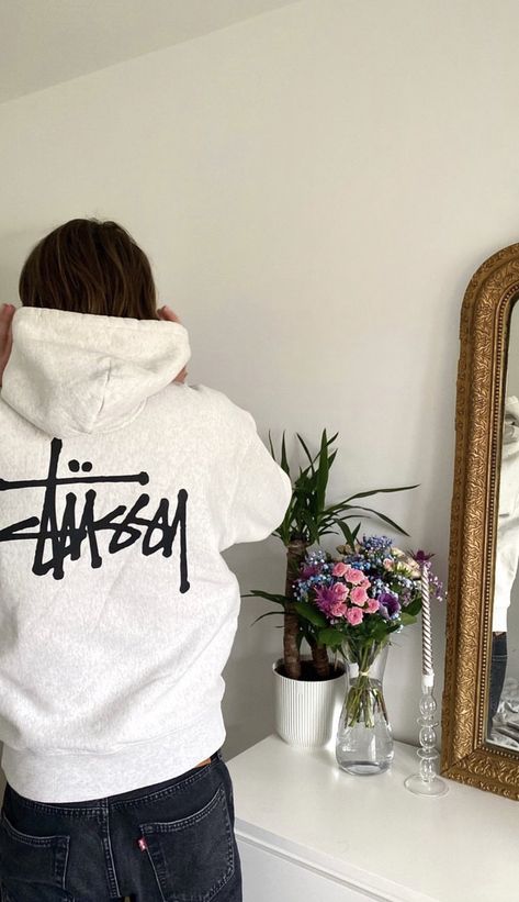 White Stussy Hoodie, Stüssy Hoodie, Sixth Form Outfits, Stussy Hoodie, Hoodie Ideas, Hoodie For Men, Mens Fashion Classy, Stockholm Fashion, Hoodie Outfit