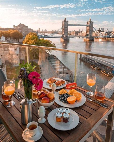 Breakfast in London London Breakfast, London Dreams, London Aesthetic, Visit London, London Bridge, Beautiful Places Nature, London Eye, Best Places To Travel, Tower Bridge