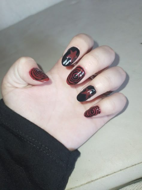 Black Grey Red Nails, Gothic Short Nail Designs, Vampire Nails Short, Red Grunge Nails, Metalhead Nails, Grunge Nails Acrylic 90s, Punk Nails Grunge, Nails Red And Black, Red Black Nails