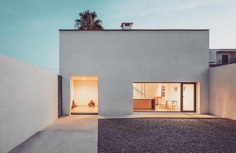 Keep it simple - it lasts longer #patiohouse #albertofacundo #albertofacundoarquitectura #loriguilla #spain #spanisharchitecture… Country Patio, Traditional Foyer, Yard House, House Design Exterior, Spanish Architecture, Layout Architecture, Patio Interior, Spanish House, Ground Floor Plan